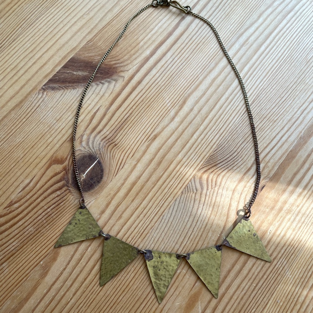 Hammered gold metal necklace - Picture 2 of 7